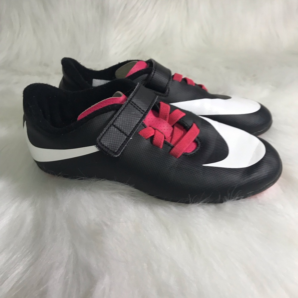 Girls Nike Soccer Shoes / Cleats - Size 13